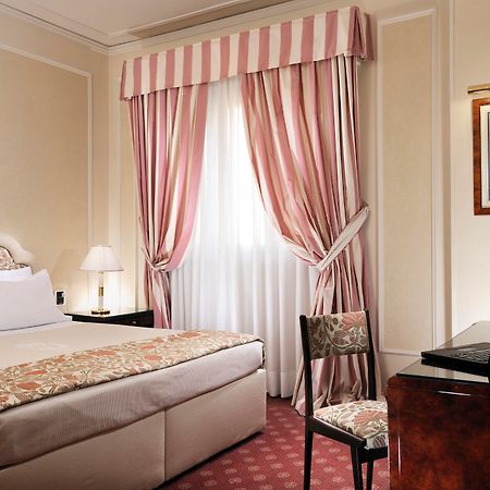 Hotel De La Ville Флоренция Номер фото